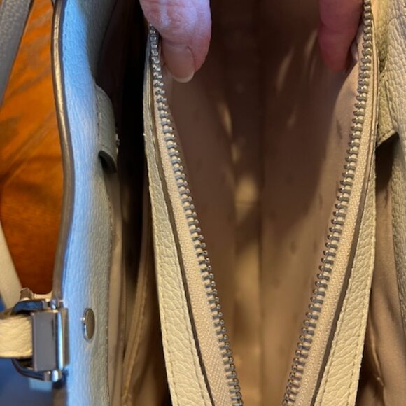 Kate Spade Pebble Grey Crossbody Purse with matching wallet - Picture 4 of 9